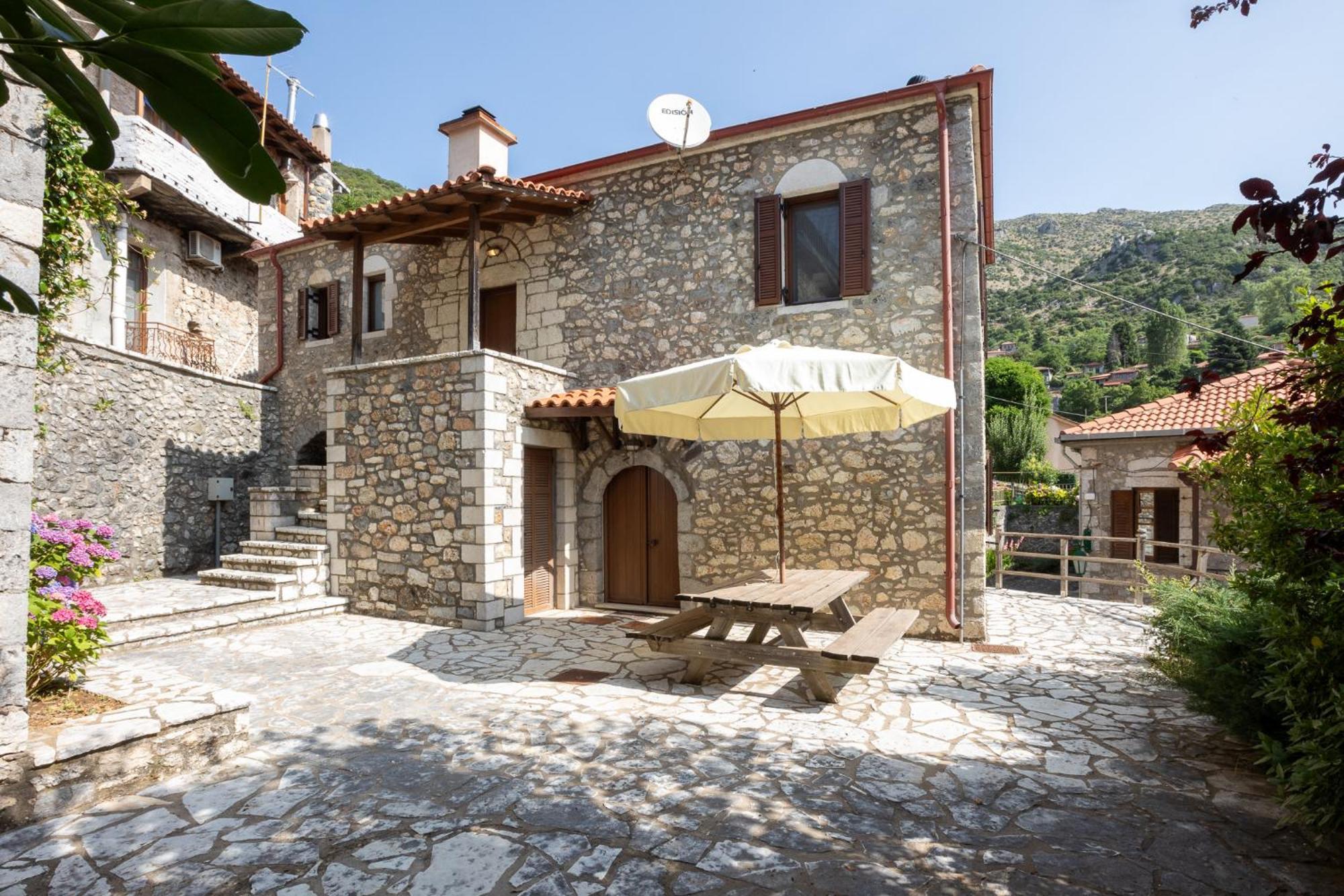 Rustic Home In Heart Of Stemnitsa Exterior photo